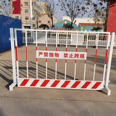 北京移动式基坑护栏 竖管双板警示基坑隔离栏杆 红白色基坑护栏