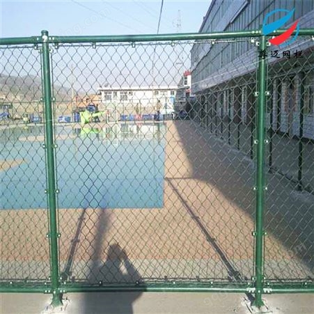 山西体育场围栏 尊迈场地围网 学校球场隔离栅 护栏厂家
